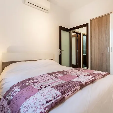 Lovely 2 Bedroom 2