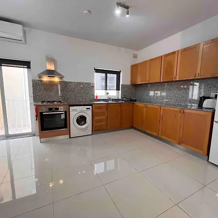 Lovely 2 Bedroom 2 *