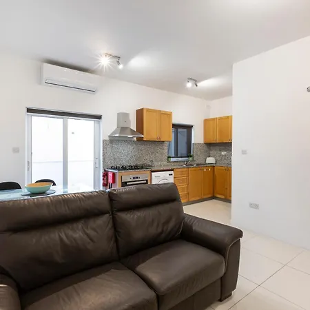 Lovely 2 Bedroom 2 *